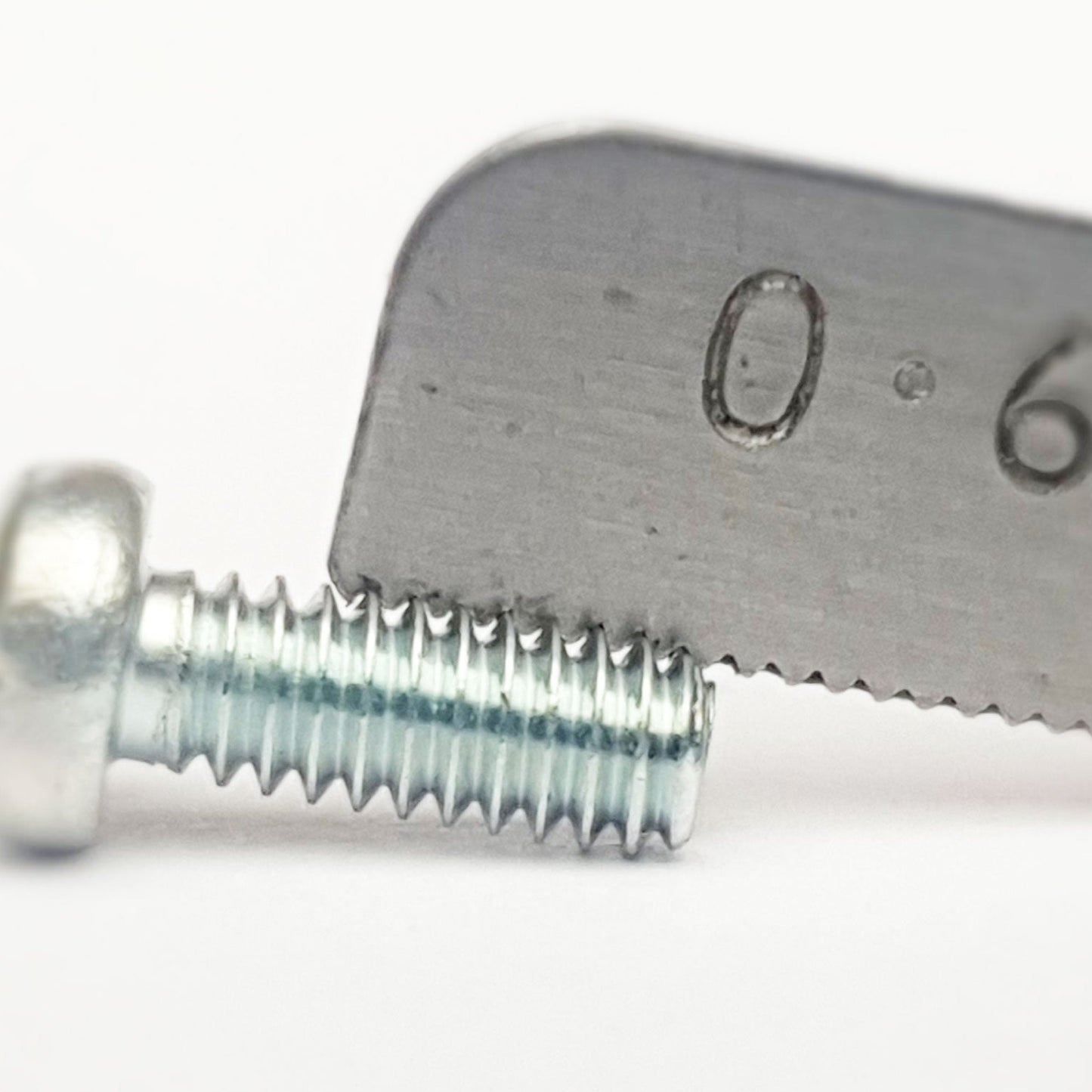 M3x10 M3-(0.60) x 10 Phil Pan Head Screw Former JIS 0.60 Pitch Trivalent White Cr-3 close up