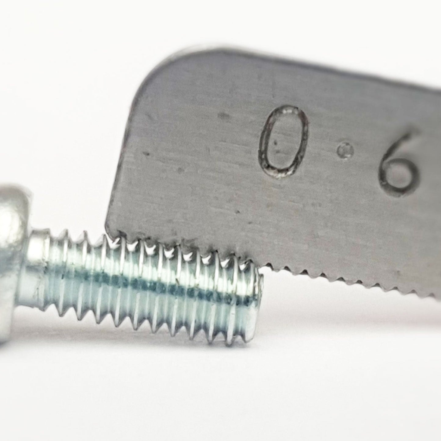 M3x18 M3-(0.60) x 18 Phil Pan Head Screw Former JIS 0.60 Pitch Trivalent White Cr-3 close up