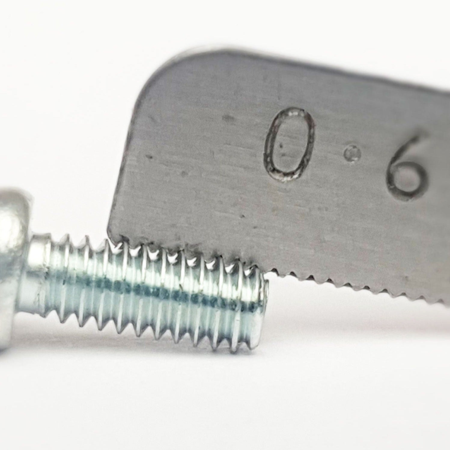 M3x18 M3-(0.60) x 18 Phil Pan Head Screw Former JIS 0.60 Pitch Trivalent White Cr-3 close up