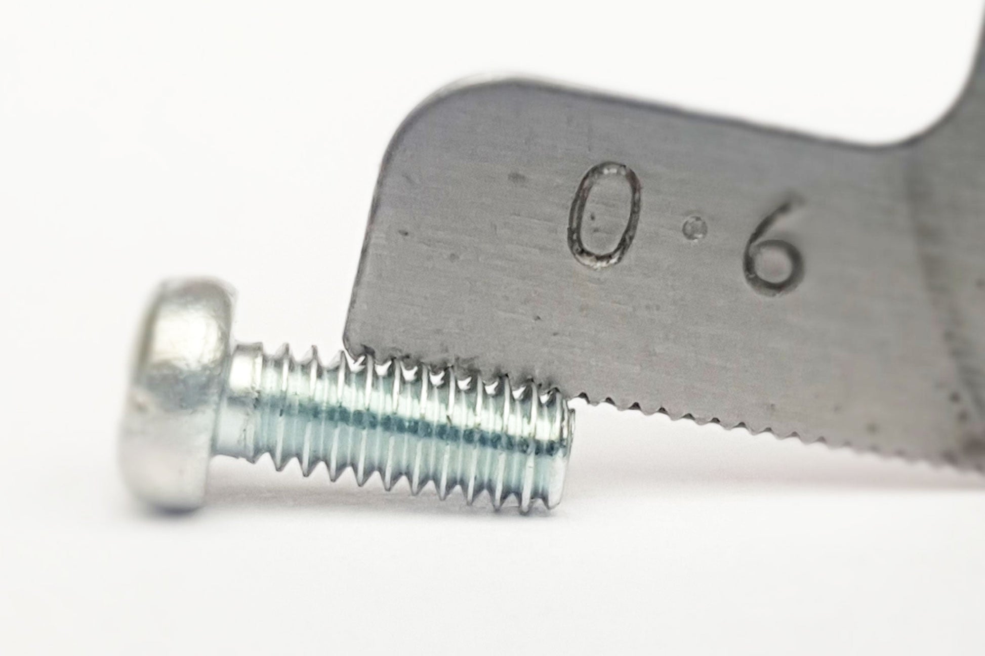 M3x30 M3-(0.60) x 30 Phil Pan Head Screw Former JIS 0.60 Pitch Trivalent White Cr-3 close up