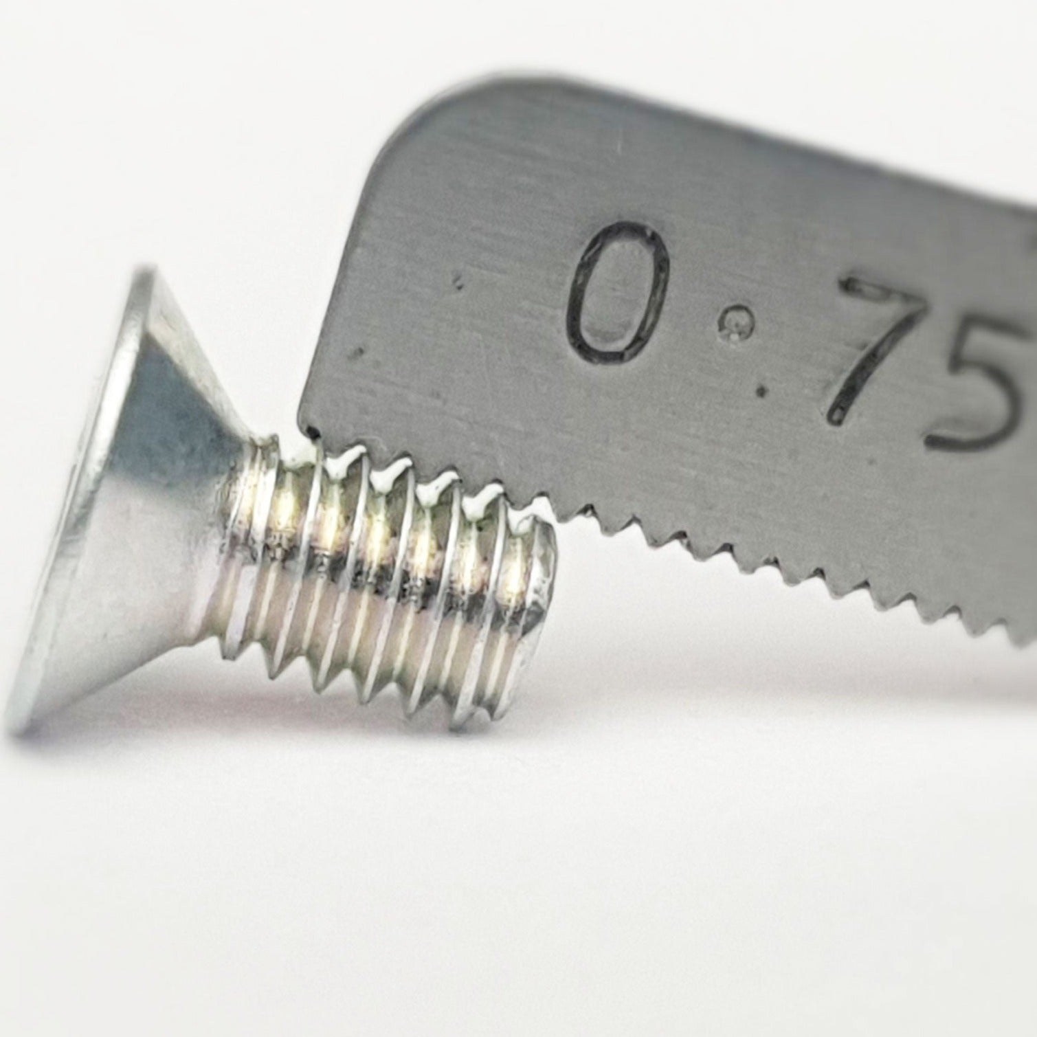 M4-(0.75) x 8 Phil Flat Head Countersunk Screw Former JIS 0.75 Pitch Trivalent White Cr-3 close up