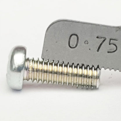 M4x14 M4-(0.75) x 18 Phil Pan Head Screw Former JIS 0.75 Pitch Trivalent White Cr-3 close up